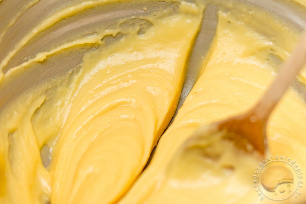 Bûche roulée : les astuces d'un champion du monde de pâtisserie rattraper  une crème au beurre qui a grainé + comment faire si elle est trop liquide -  Cuisine Actuelle