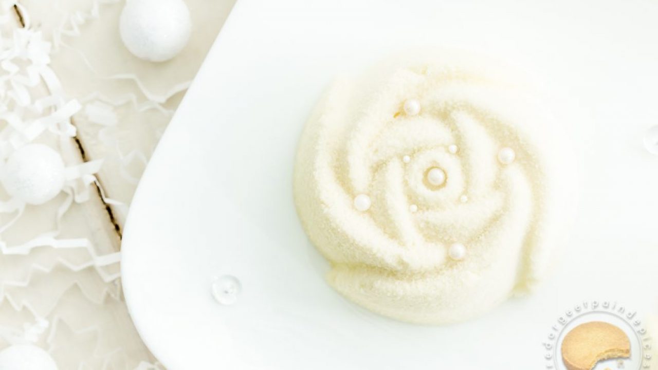 Roses des neiges : mousse vanille et cœur noisette - Sucre d'Orge et Pain  d'Epices