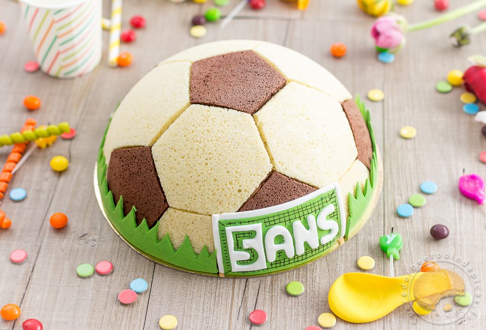 Moule à gâteau ballon de football - Chocolat, Pâtisserie artistique –  CUISINE AU TOP